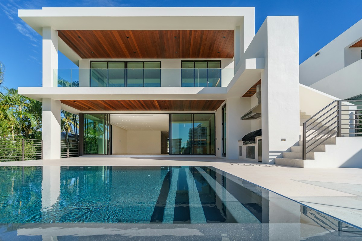 Illustrative coastal home and lifestyle photography
